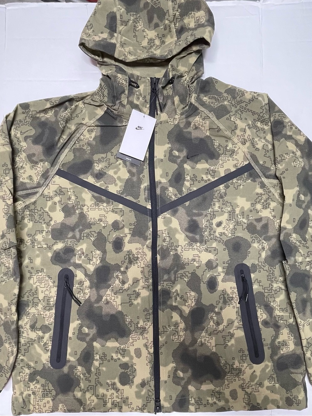 Nike tech Men’s Hooded Performance Jacket - Olive & Dark Gray Camo